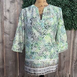 Chico's Green and White Patterned Tunic Wrinkle Resistant